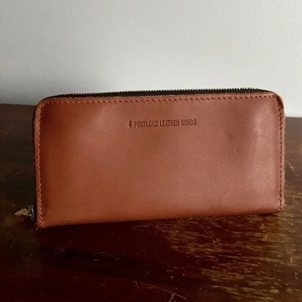 Portland Leather Goods NWOT Honey zip around accordion Large Wallet Compartments